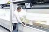 Megerősítő fénysáv a beléptető nyílás alatt