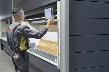 A komissiózás az SSI LOGIMAT tárolóautomatával